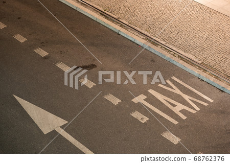 Street With Taxi Rank 68762376