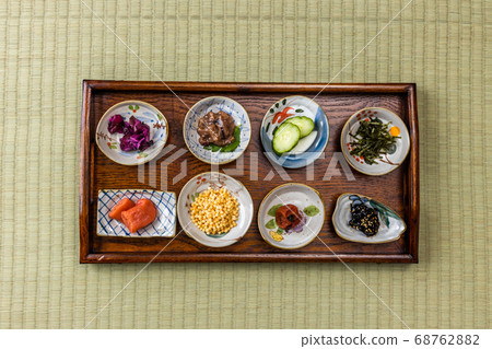 Ochazuke set bowl of rice soaked in hot green tea 68762882