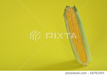 新鮮玉米背景黃色 68762945