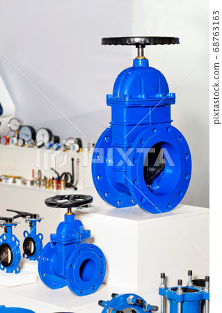 Cast iron metal gate valve with rubber wedge. 68763163