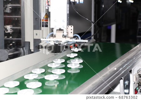 white plastic gear made by injection process 68763302