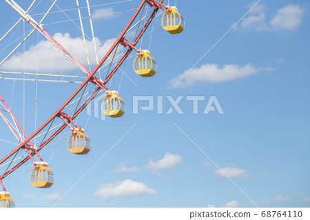 Ferris wheel  68764110