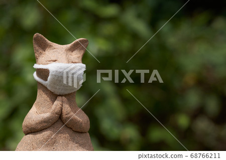 這是一隻蒙面的陶貓。 這是一隻蒙面的陶貓。 68766211