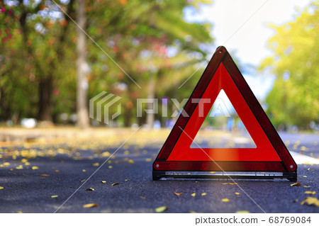 Red triangle, red emergency stop sign, red Red triangle, red emergency stop sign, red 68769084