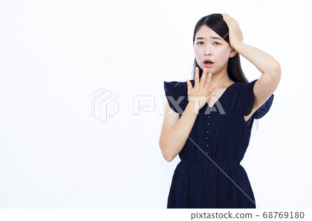 30s female white background portrait 30s female white background portrait 68769180