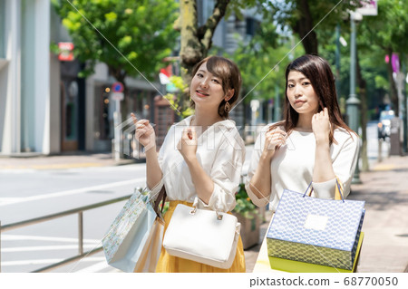 94,700+ Clothes Shopping Stock Photos, Pictures & Royalty-Free