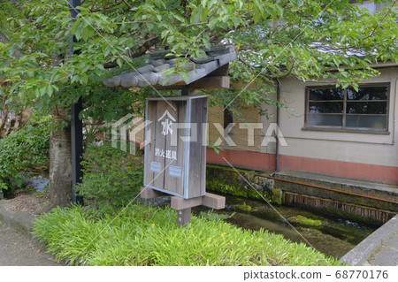 Jizo River and its scenery where "Umekamo" blooms in the clear river town of Araijuku 68770176
