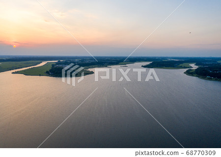 牛夕在夏天的黃昏 牛夕在夏天的黃昏 68770309