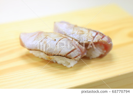 Delicious roasted tuna sushi Delicious roasted tuna sushi 68770794