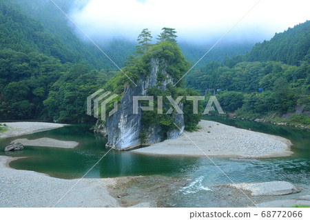 [Ehime Prefecture] Misakitake wrapped in fog 68772066