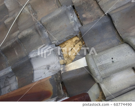 Before repairing roof tiles 68774490