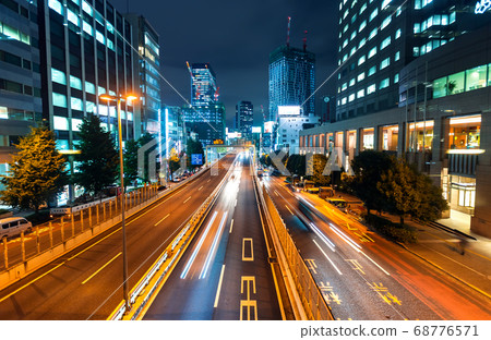 Late night traffic in Shibuya, Tokyo, 68776571