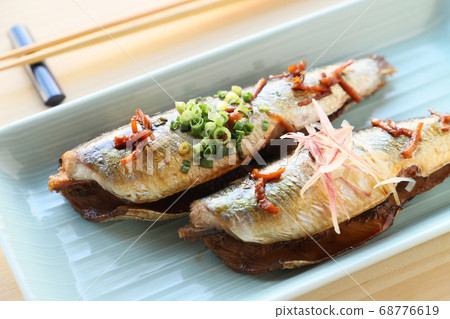 Boiled sardines with ginger 68776619