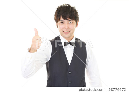 一位微笑的服務員 一位微笑的服務員 68776672