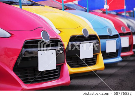 經銷商排隊的汽車 經銷商排隊的汽車 68776822