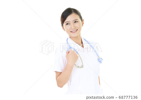 Smiling nurse 68777136