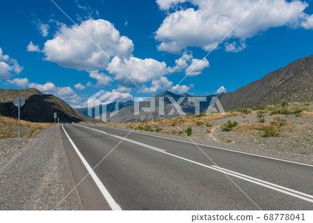 Chuysky trakt road in the Altai mountains. Chuysky trakt road in the Altai mountains. 68778041