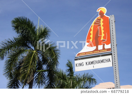 Information signboard of King Kamehameha statue in Hawaii USA 68779218