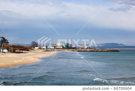 Beach And Sea In Bright Sunlight Beach And Sea In Bright Sunlight 68780004