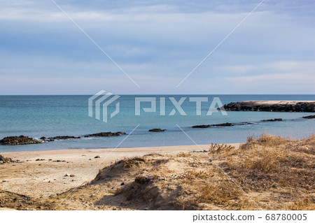 Beach And Sea In Bright Sunlight Beach And Sea In Bright Sunlight 68780005