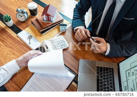 Real estate agent are presenting home loan and Real estate agent are presenting home loan and 68780716