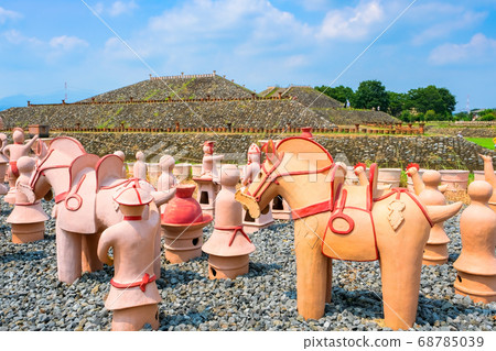 Haniwa and Hachimanzuka Kofun 68785039