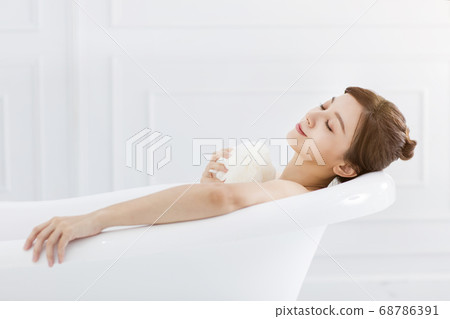 young woman take a bath in bathtub 68786391