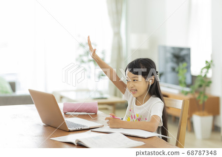 女孩在家學習 68787348
