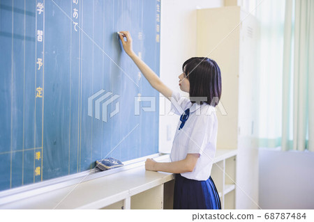 學校的女生 68787484