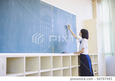 學校的女生 68787485