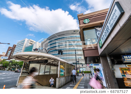 日本的東京城市景觀,看著JR“市谷站”等= 8月16日 日本的東京城市景觀,看著JR“市谷站”等= 8月16日 68787527