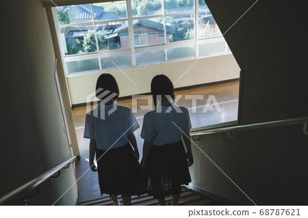 high school girl  68787621