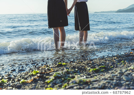 女學生在海上日落 女學生在海上日落 68787962