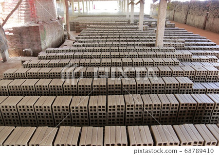 Photo of traditional craft village: normal life is lined with bricks in brick kilns (Vietnam) Photo of traditional craft village: normal life is lined with bricks in brick kilns (Vietnam) 68789410