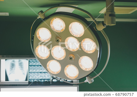 operating room, operating theatre, surgery 68790757