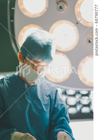 female doctor, female, lady 68790777