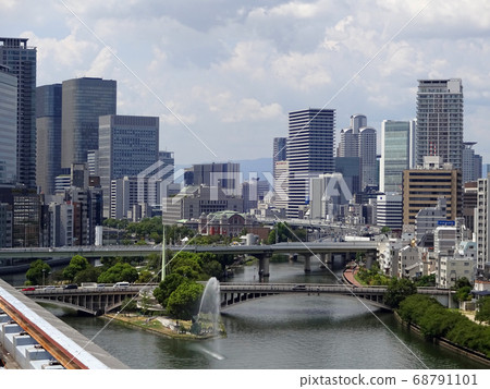 A bird's-eye view of the area around Nakanoshima Park in Osaka City A bird's-eye view of the area around Nakanoshima Park in Osaka City 68791101