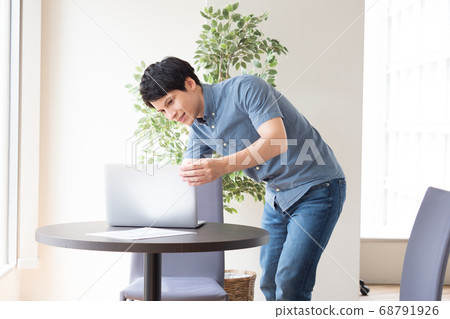Business scene A man hurrying away from a meeting Business scene A man hurrying away from a meeting 68791926