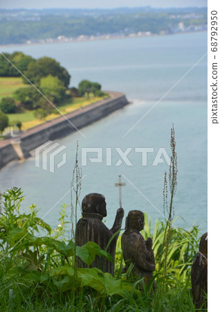 Stone statues standing on a cliff (original castle ruins / Minami-Arima-cho, Minamishimabara-shi, Nagasaki Prefecture) Stone statues standing on a cliff (original castle ruins / Minami-Arima-cho, Minamishimabara-shi, Nagasaki Prefecture) 68792950