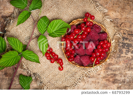 fresh raspberries and currant fruits in a bowl 68793299