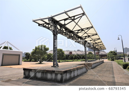 Former Yokohama Port Station platform 68793345