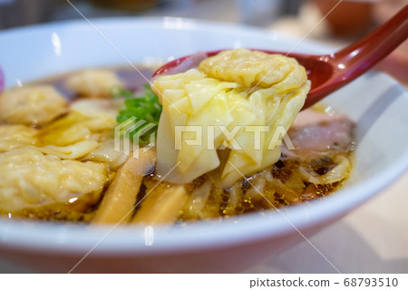 Wonton noodle 68793510