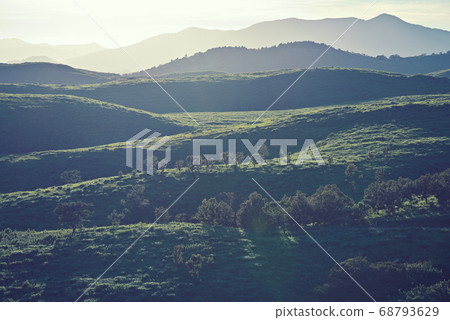 Glowing mountains and the world of light 68793629
