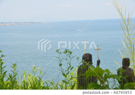 站在懸崖上的石像（原始城堡遺址/長崎縣南島原市南有馬町） 68793953