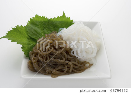 Low-calorie and healthy fiber konjac (black thread con and shirataki) with plenty of dietary fiber Low-calorie and healthy fiber konjac (black thread con and shirataki) with plenty of dietary fiber 68794552