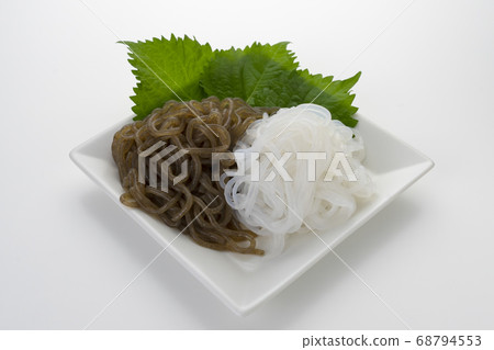 Low-calorie and healthy fiber konjac (black thread con and shirataki) with plenty of dietary fiber Low-calorie and healthy fiber konjac (black thread con and shirataki) with plenty of dietary fiber 68794553