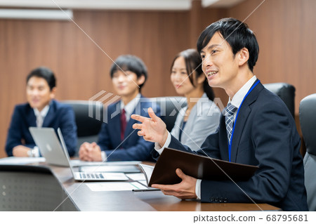 Business Businessmen Meeting Meeting Presentation Team Office 68795681