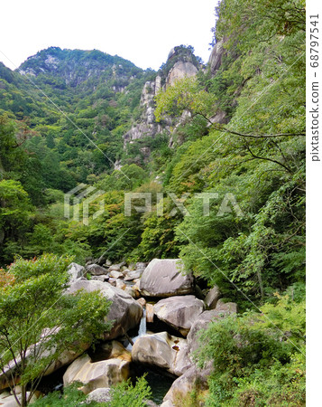 The Kakuen peak of Shosenkyo in Kofu City, Yamanashi Prefecture 68797541