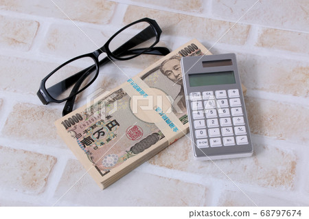 錢,錢,商業,鈔票,現金,眼鏡,眼鏡,計算器,工作,計算器,100萬日元,財務,辦公室 錢,錢,商業,鈔票,現金,眼鏡,眼鏡,計算器,工作,計算器,100萬日元,財務,辦公室 68797674