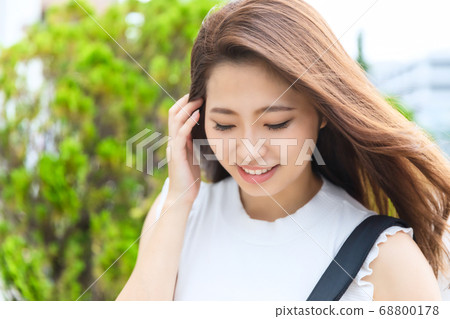 Embarrassed expression photo material Embarrassed expression photo material 68800178